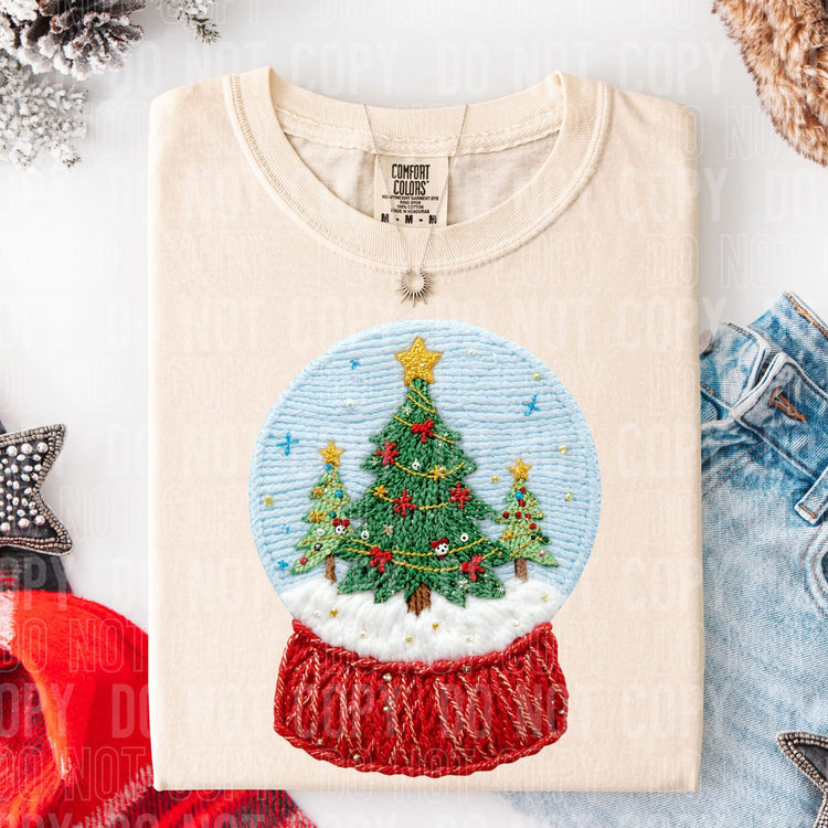Faux Yarn Christmas Tree Snowglobe DTF Transfer
